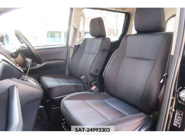 Toyota VOXY 2015-01 370376-20