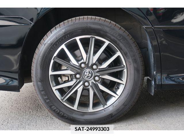 Toyota VOXY 2015-01 370376-29