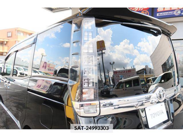 Toyota VOXY 2015-01 370376-28