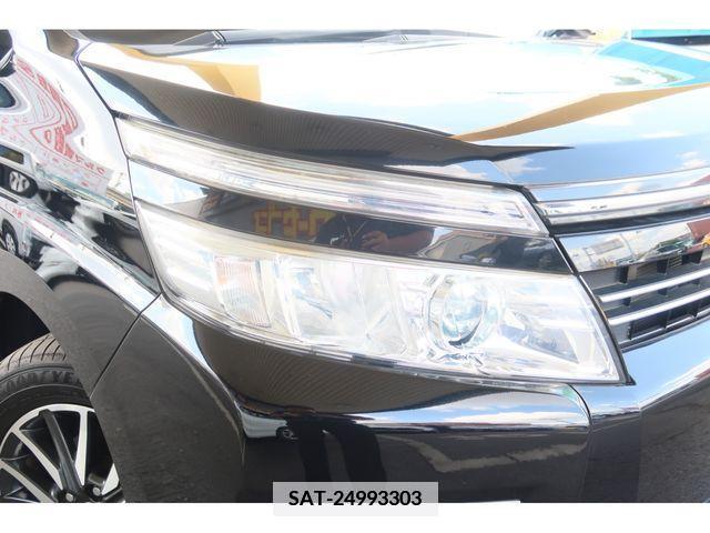 Toyota VOXY 2015-01 370376-27