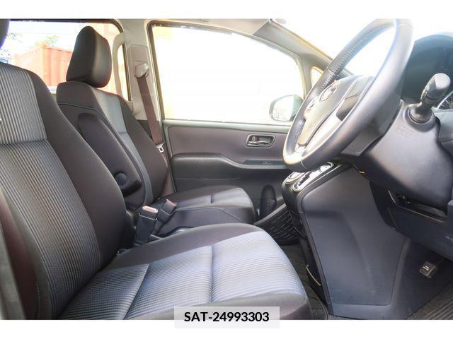 Toyota VOXY 2015-01 370376-19