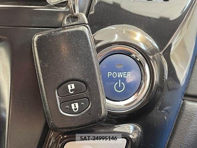 Toyota PRIUS ALPHA 2012-11 209635-6