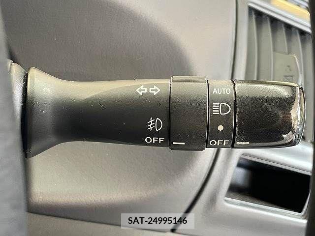 Toyota PRIUS ALPHA 2012-11 209635-5