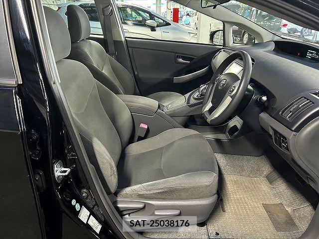 Toyota PRIUS 2011-11 282188-12