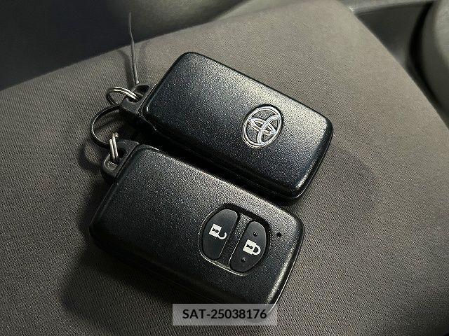 Toyota PRIUS 2011-11 282188-11