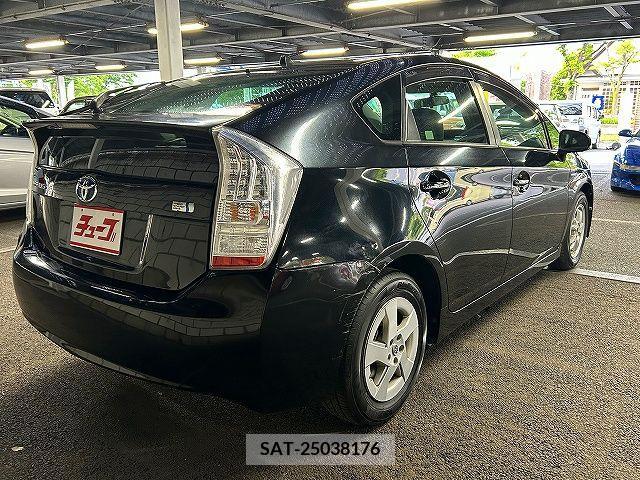 Toyota PRIUS 2011-11 282188-2