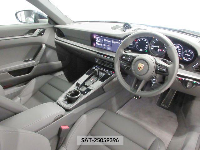 Porsche 911 2021-08 225982-4