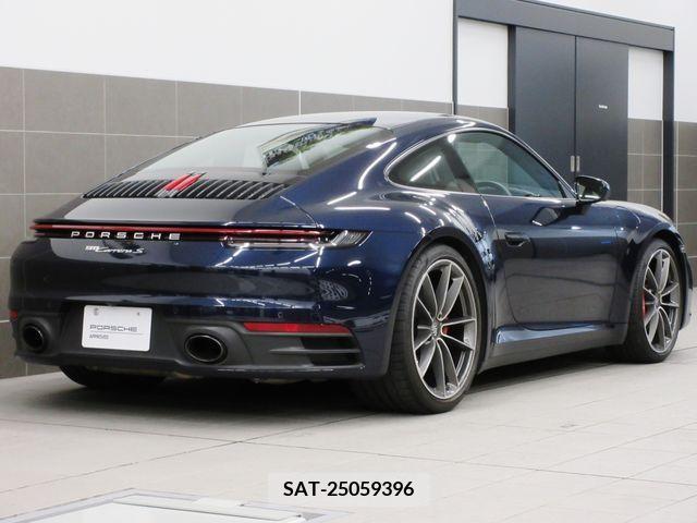 Porsche 911 2021-08 225982-3