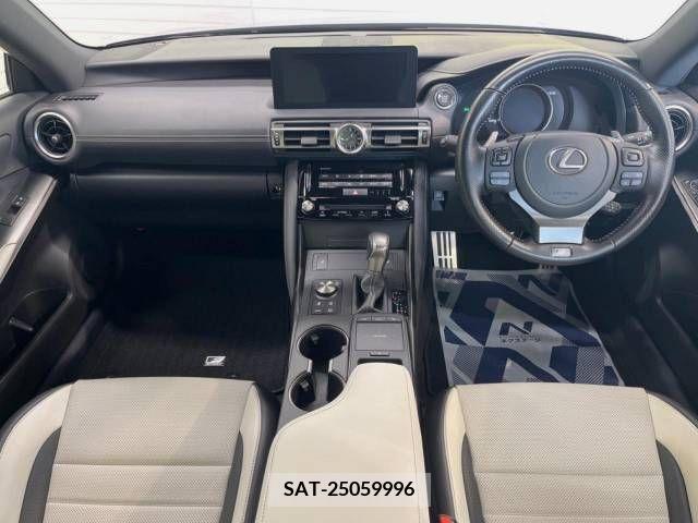 Lexus IS 2021-12 300015-1