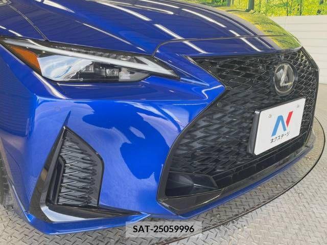 Lexus IS 2021-12 300015-4
