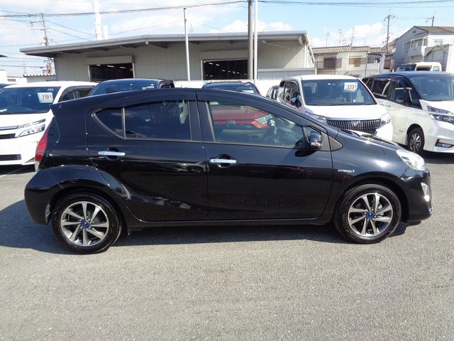 Toyota AQUA 2016-10 14887-27