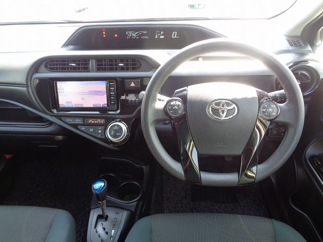 Toyota AQUA 2016-10 14887-1