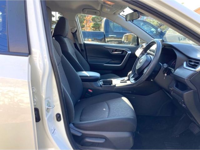 Toyota RAV4 2019-08 180740-1