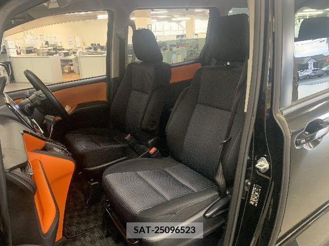 Toyota VOXY 2014-08 321434-12