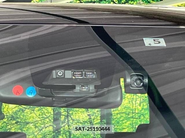 Toyota VOXY 2019-05 370421-6