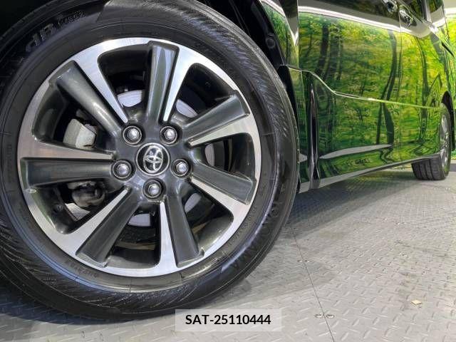 Toyota VOXY 2019-05 370421-14