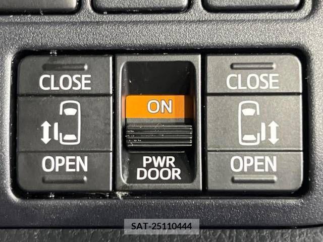 Toyota VOXY 2019-05 370421-3