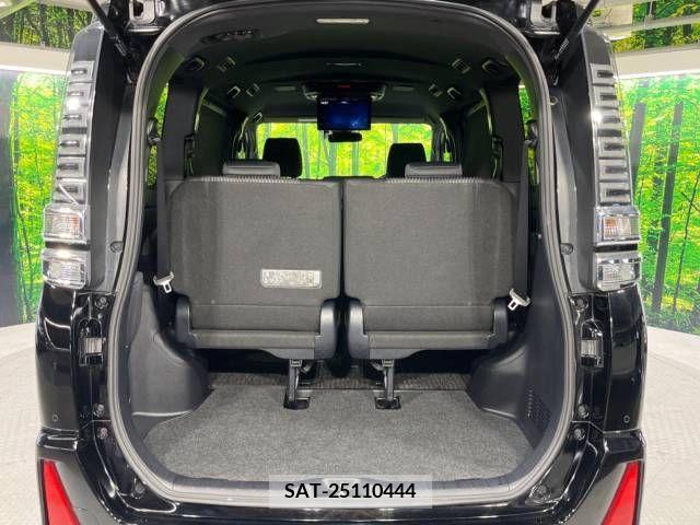 Toyota VOXY 2019-05 370421-12