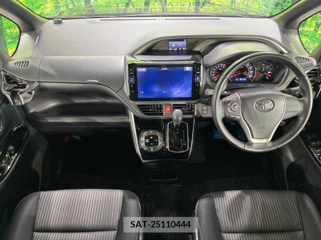 Toyota VOXY 2019-05 370421-1
