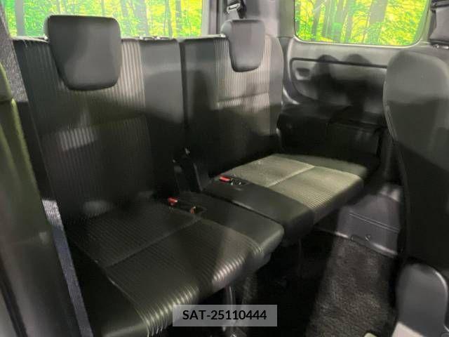 Toyota VOXY 2019-05 370421-11