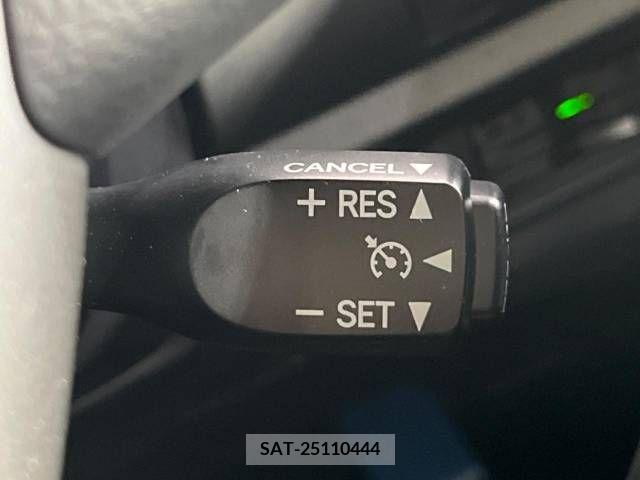 Toyota VOXY 2019-05 370421-7