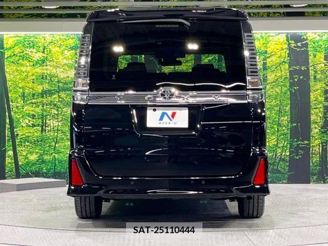 Toyota VOXY 2019-05 370421-16