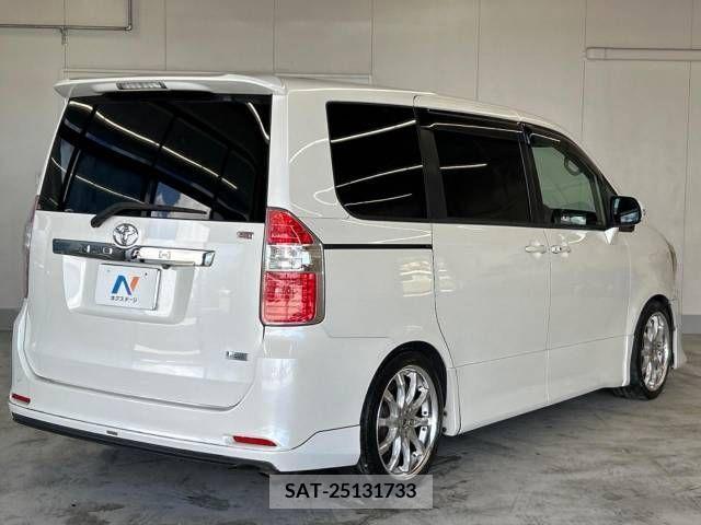 Toyota NOAH 2009-12 365152-18