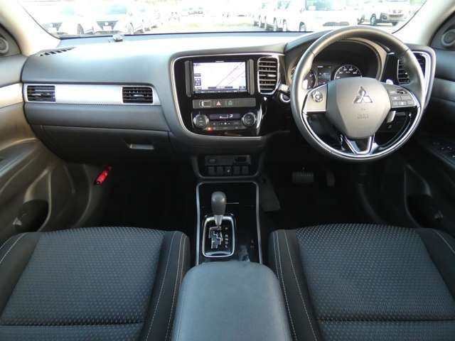 Mitsubishi OUTLANDER 2018-01 181679-3