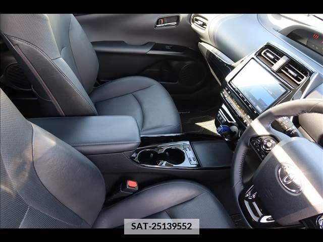 Toyota PRIUS 2020-10 351352-12