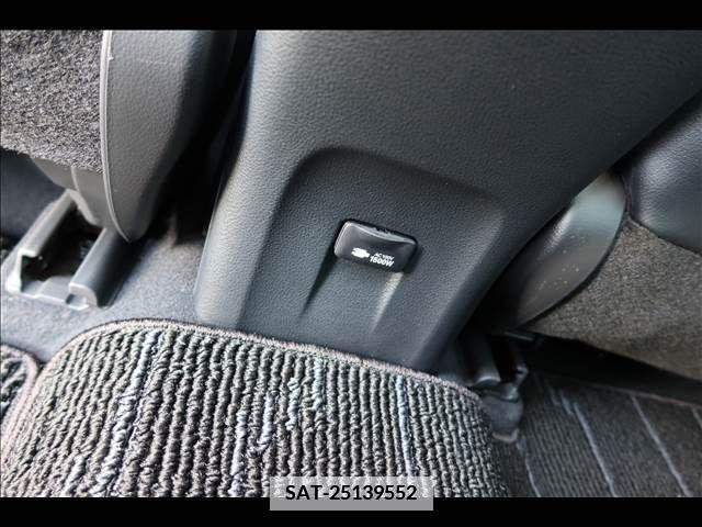 Toyota PRIUS 2020-10 351352-19