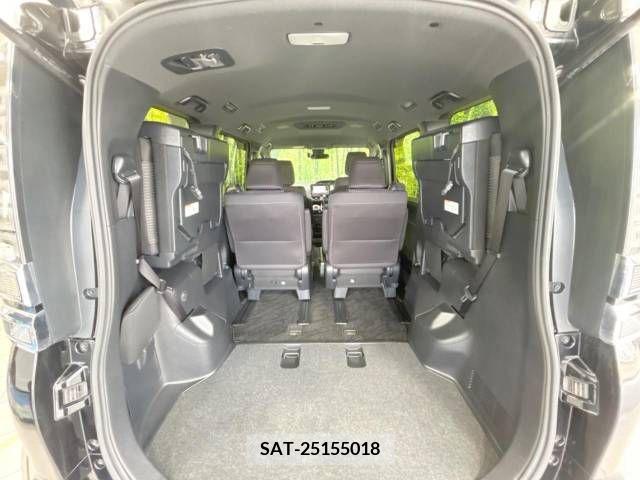 Toyota VOXY 2018-11 394966-11