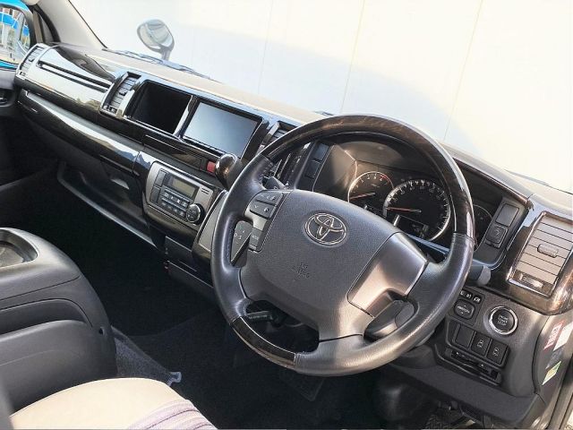 Toyota HIACE VAN 2017-01 3006-12