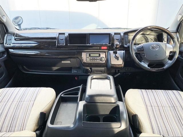 Toyota HIACE VAN 2017-01 3006-1
