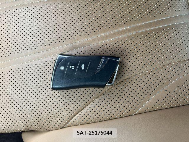 Lexus LS 2018-01 205642-11