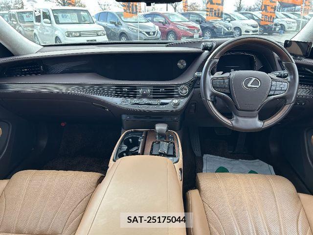 Lexus LS 2018-01 205642-3