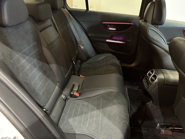 Mercedes Benz C-CLASS 2022-08 22175-17