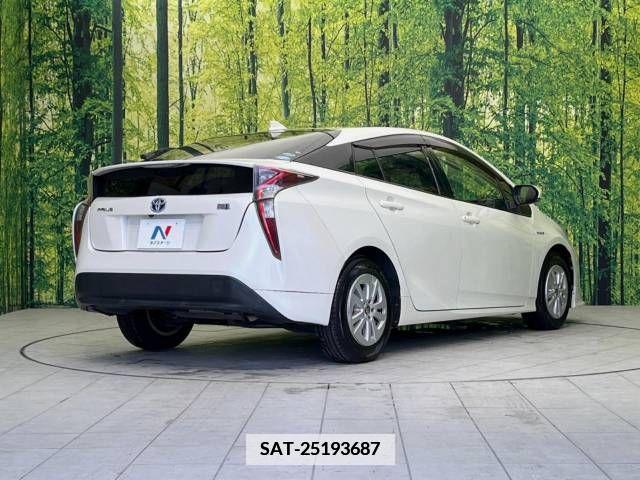 Toyota PRIUS 2015-12 345335-17