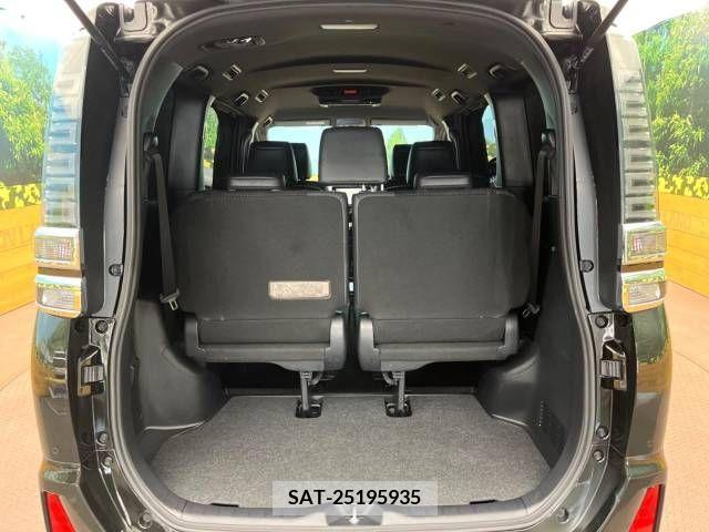 Toyota VOXY 2021-08 370494-10