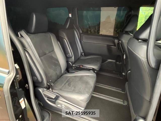 Toyota VOXY 2021-08 370494-8