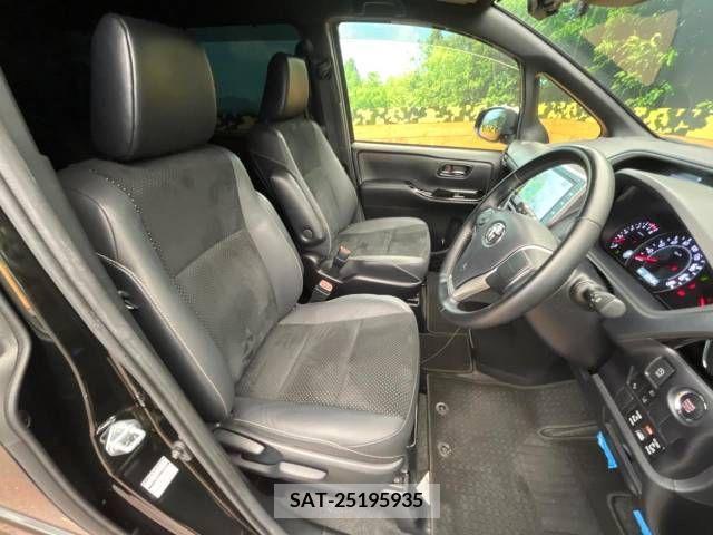 Toyota VOXY 2021-08 370494-7