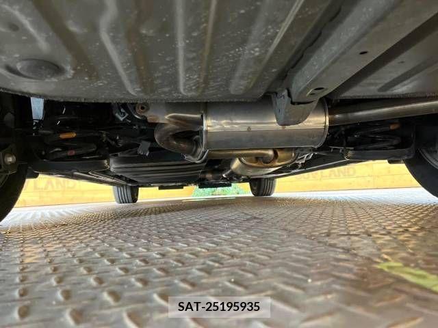 Toyota VOXY 2021-08 370494-19