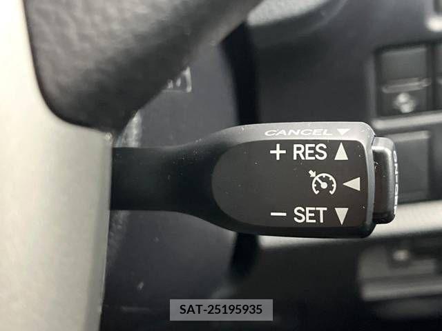 Toyota VOXY 2021-08 370494-6