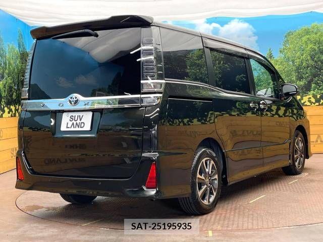 Toyota VOXY 2021-08 370494-17