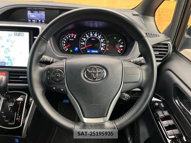 Toyota VOXY 2021-08 370494-11