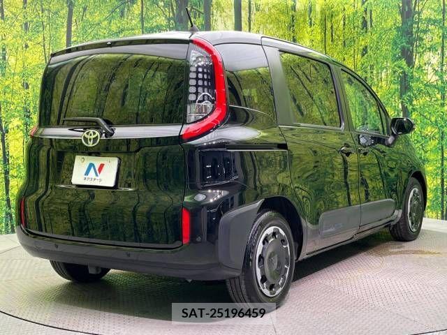 Toyota SIENTA 2022-10 337079-17