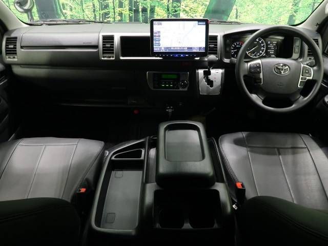 Toyota HIACE WAGON 2023-03 11106-1