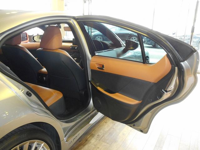 Lexus IS 2021-12 23491-24