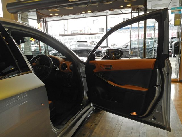 Lexus IS 2021-12 23491-21