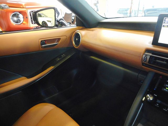 Lexus IS 2021-12 23491-13