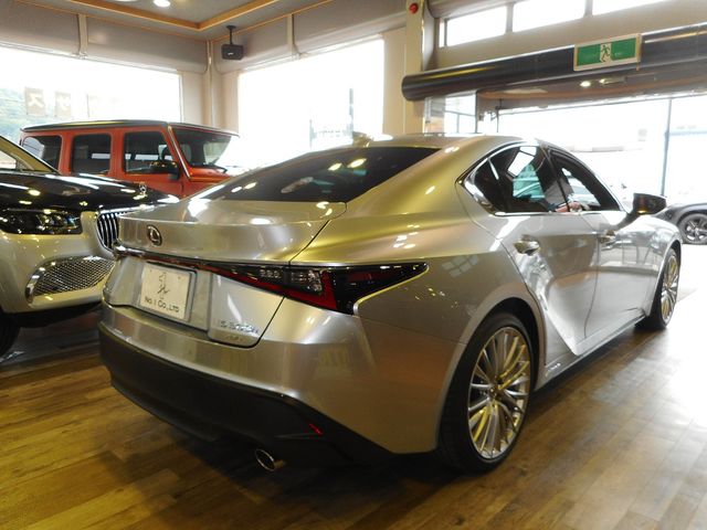 Lexus IS 2021-12 23491-2